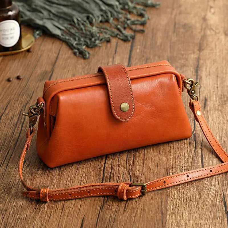 Ivy - Compact Leather Shoulder Bag