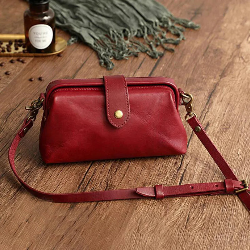 Ivy - Compact Leather Shoulder Bag
